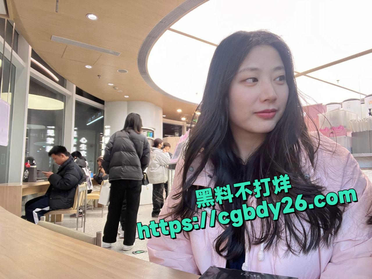 反差骚货女友喜欢在镜子面前看着自己被操时的淫荡样子2