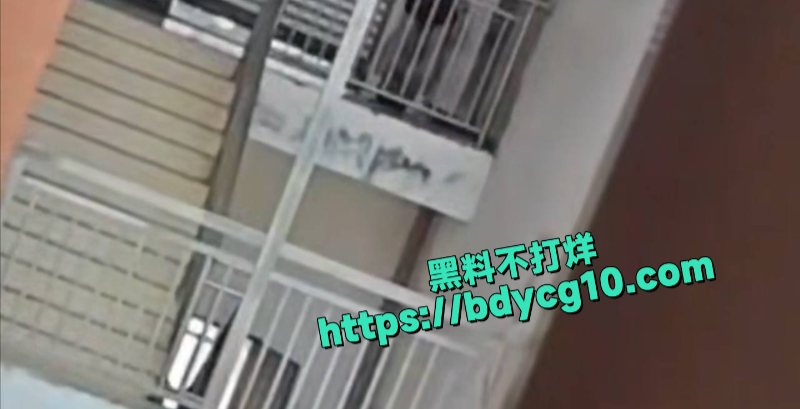 一对情侣上课期间翘课出来口交被偷拍2