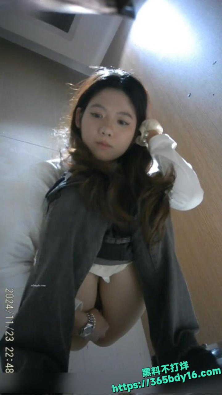 商场厕所美少女偷拍视频 12.