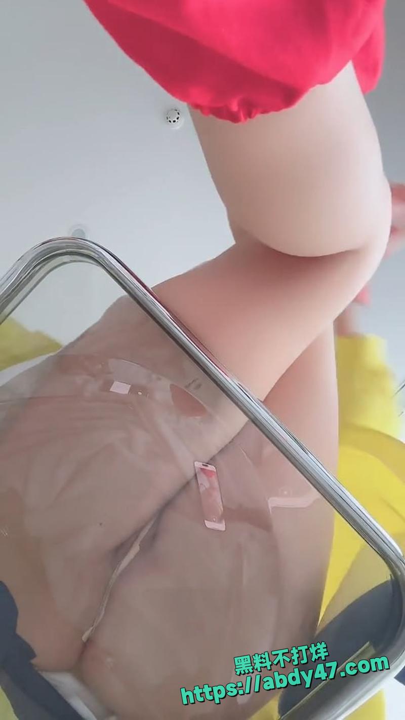 顶级反差婊PoppaChan08