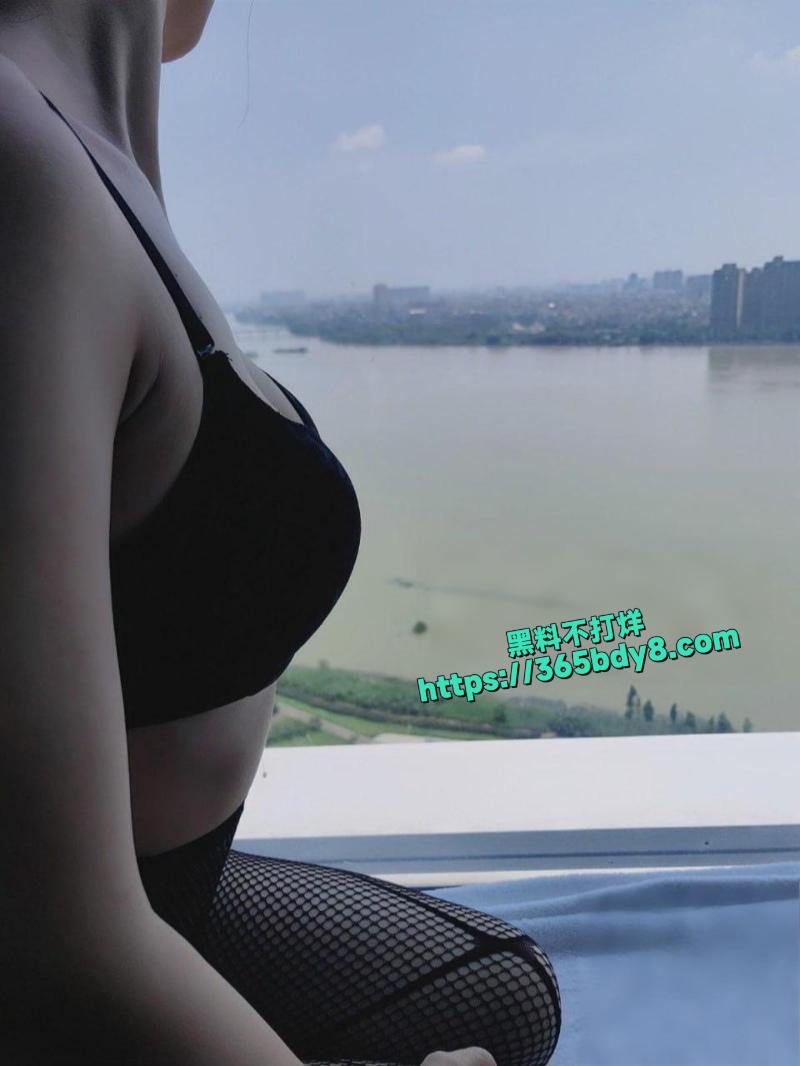 嫂子被黑屌操到高潮痉挛4