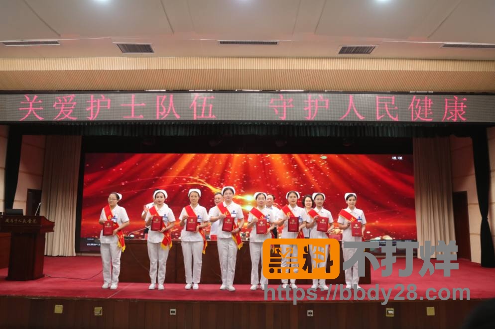 王磊和90后护士照片4