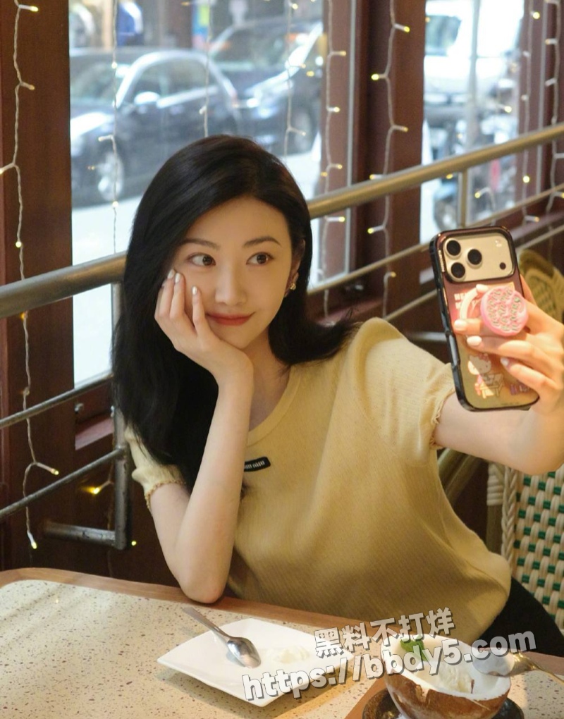 网传J姓顶流女星借赴美代孕18