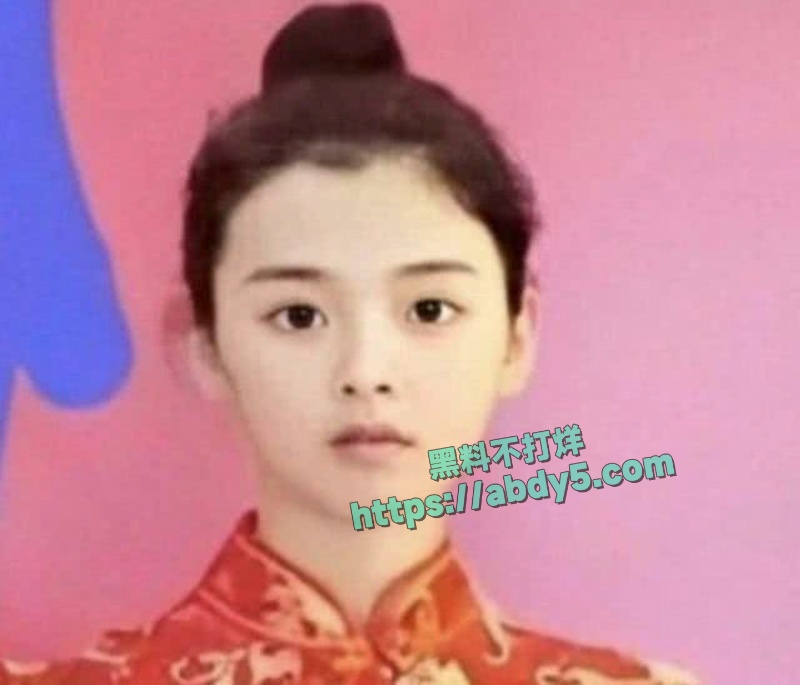 疑似杨超越早年被大佬下药强奸内射视频是某论坛恶意捏造 4