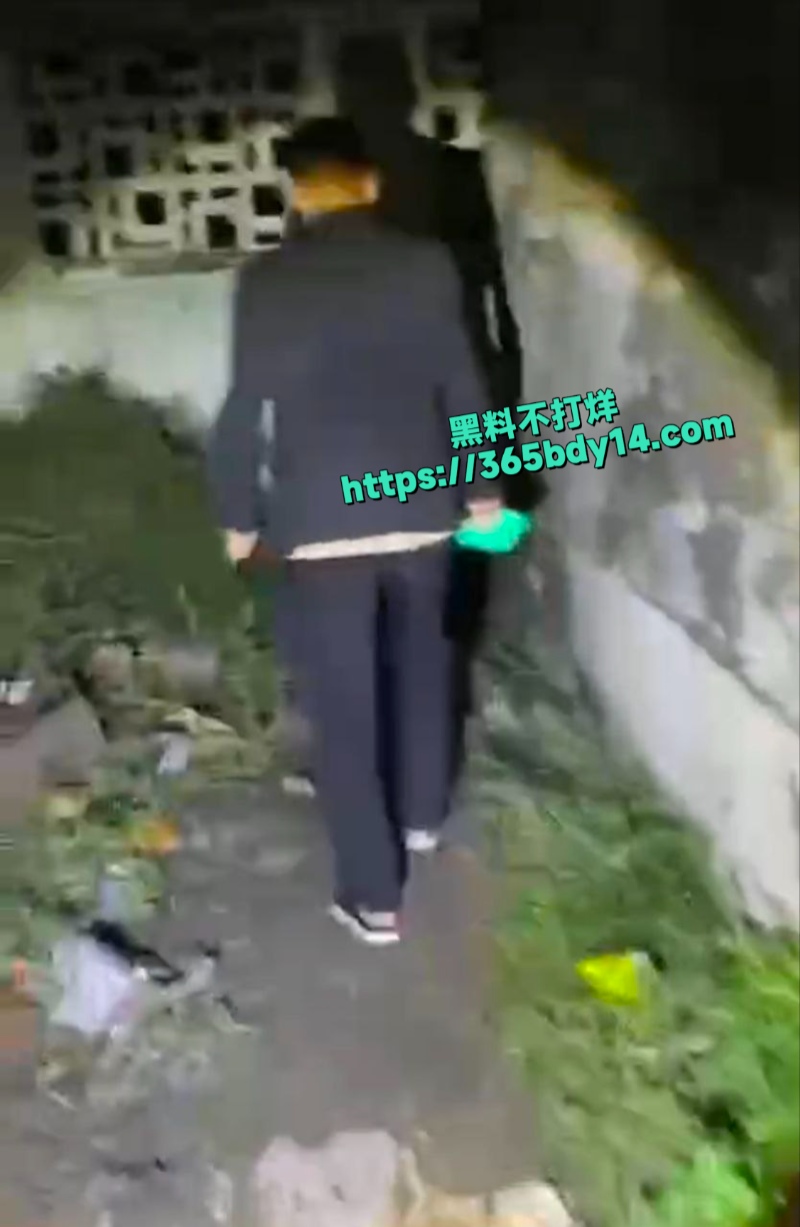 山西大同快手网红安仁直播吃屎3