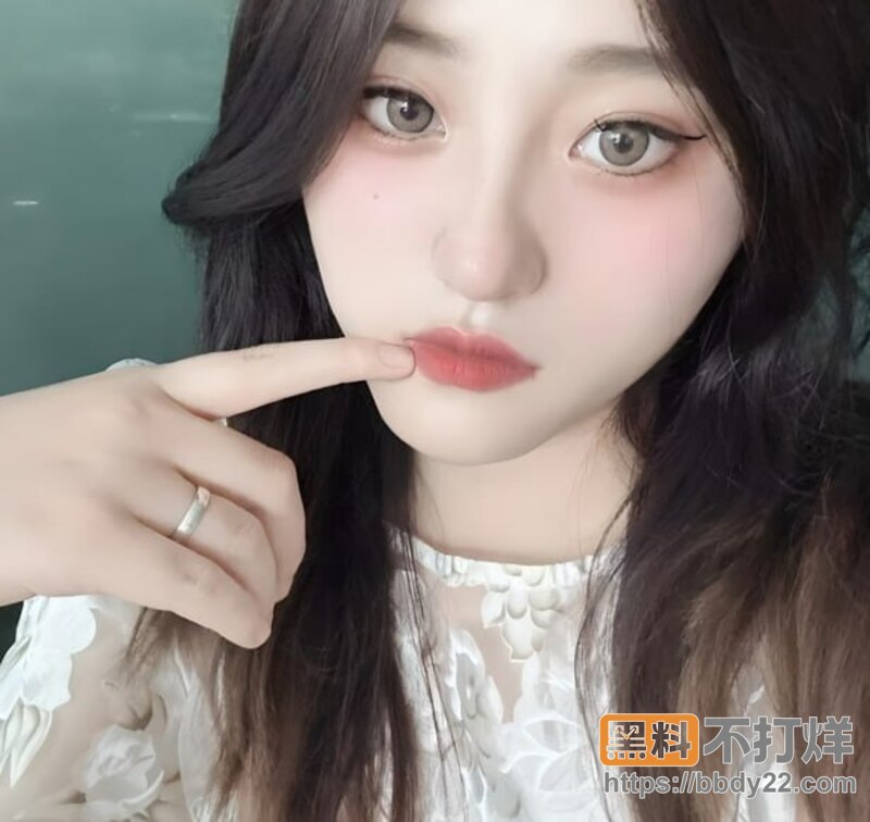 超可爱的白领上班族王家铭1
