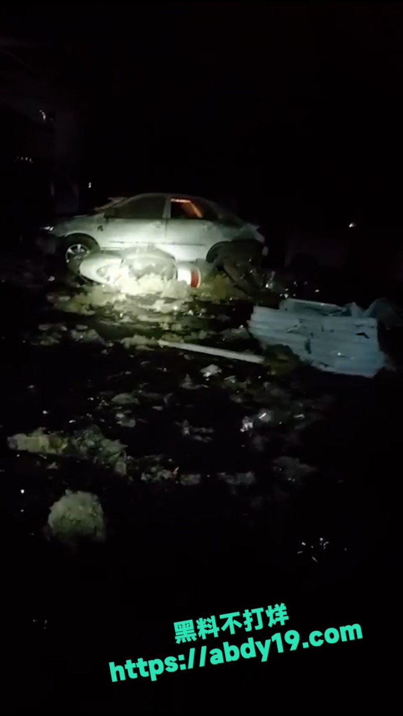 华府小区地下室 发生严重爆炸 13