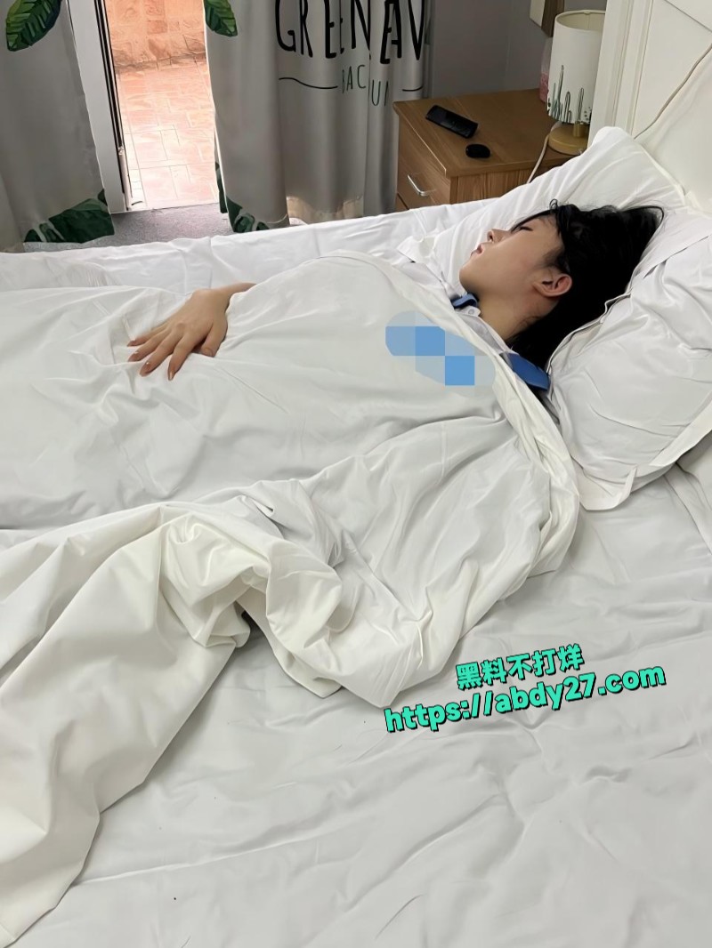 蜜桃臀反差女神虎皮折耳猫10