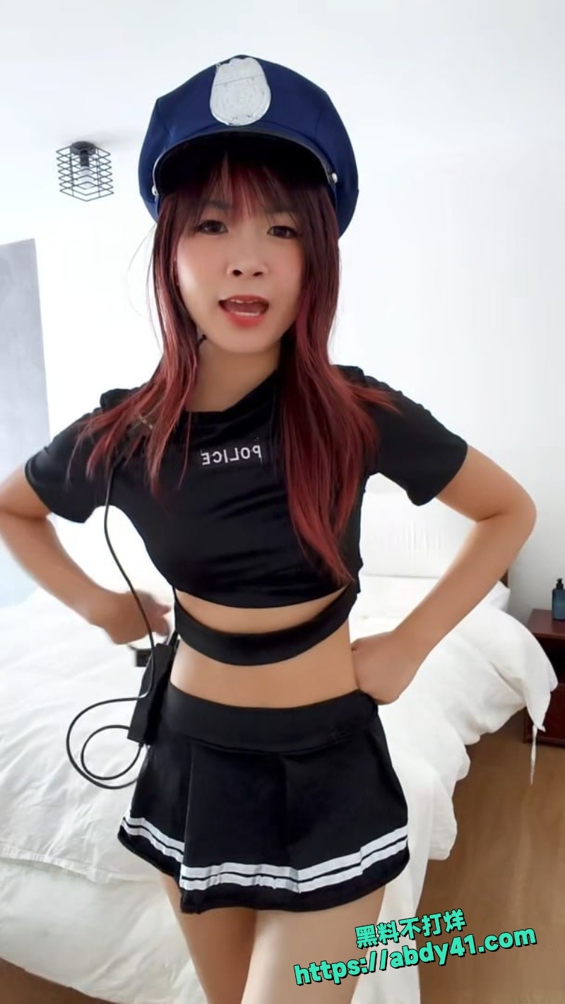 高颜值Cos警官Jayinne1
