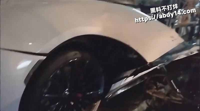 江西九江迈凯伦深夜飙车翻车5