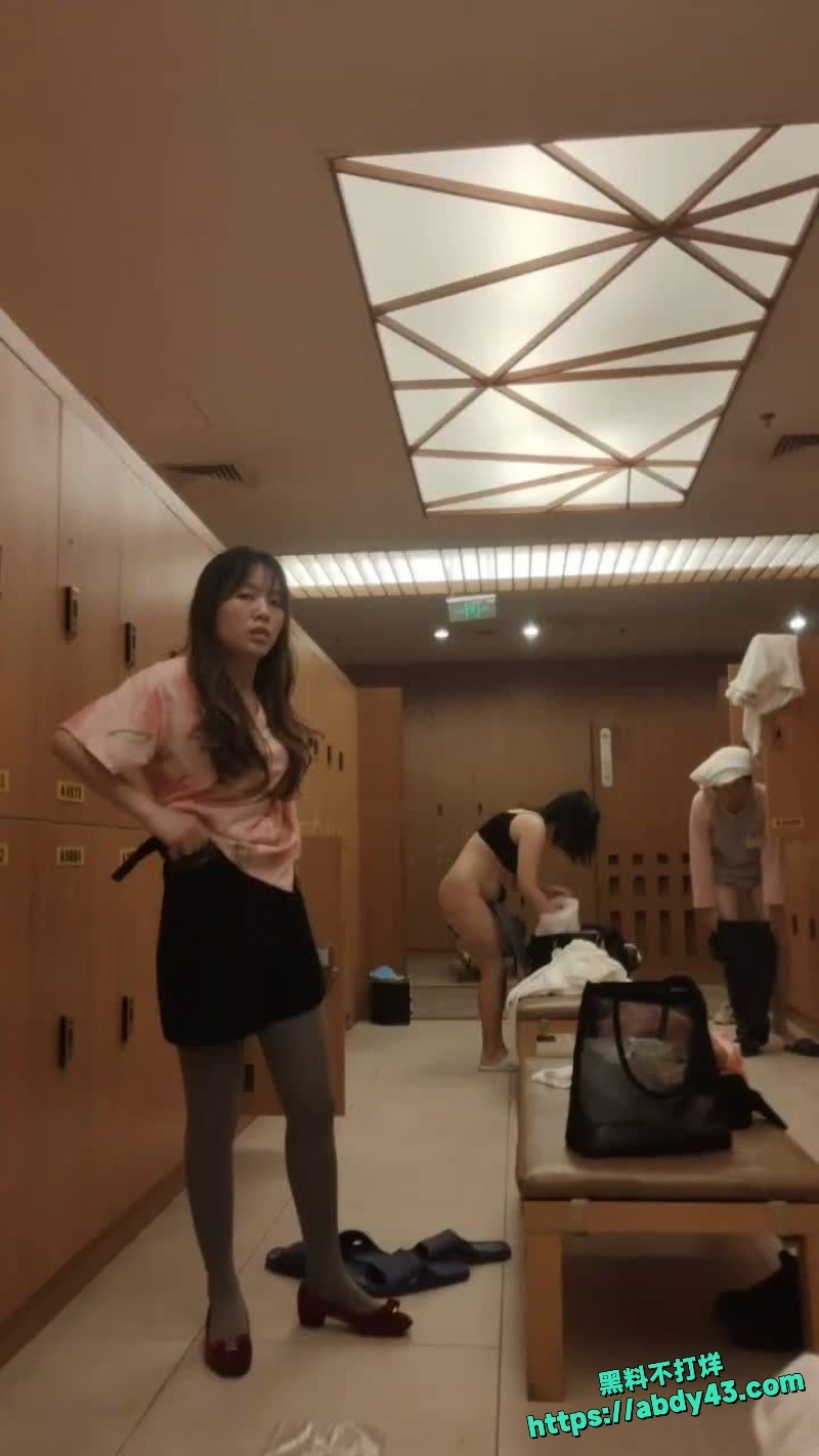 洗浴中心偷拍全是极品少妇 1
