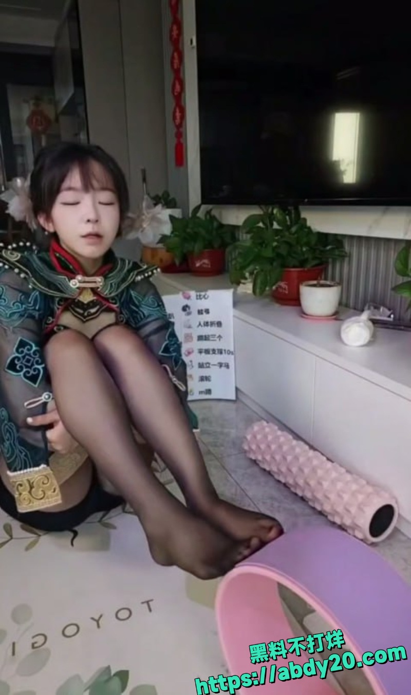 缘樱澪衣服掉落奶头曝光2