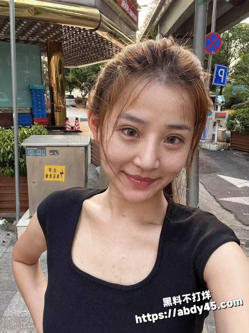 抖音 网红 彝族辣妹5