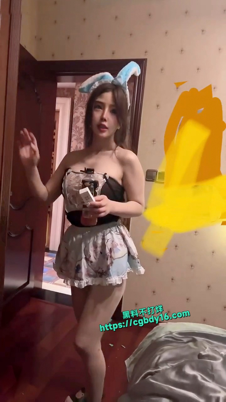 黑龙江高端外围，三女一男群P淫趴泄露1