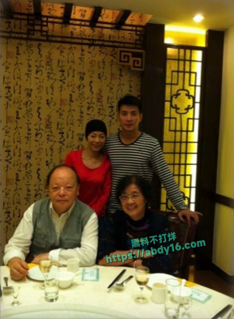 童年男神保剑锋被前任曝光出轨 24