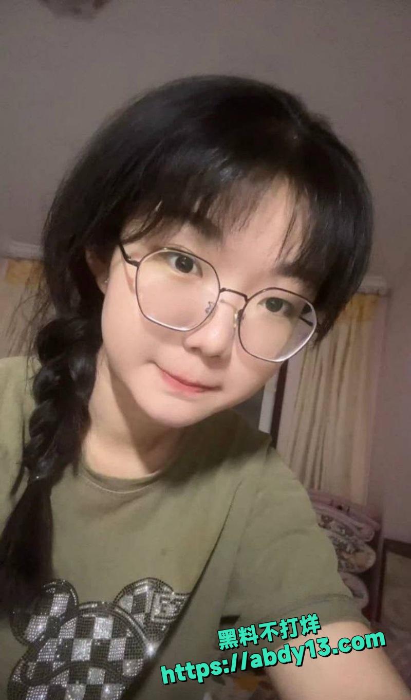 山东眼镜学生妹为买手机网调教 3