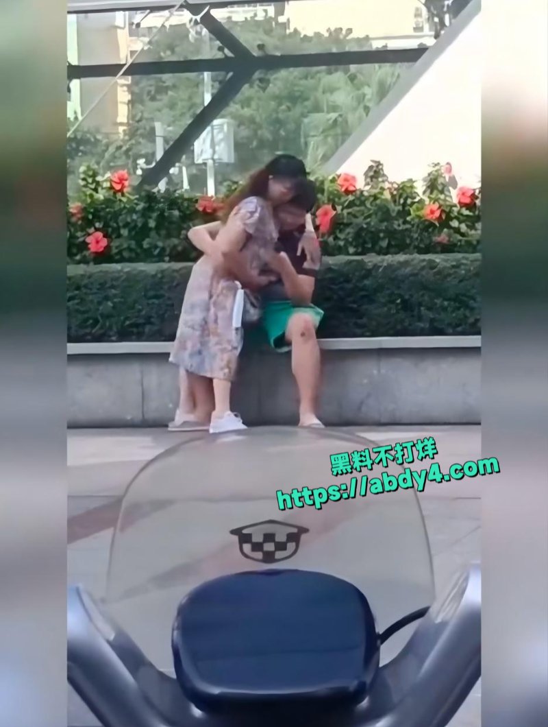 不想努力的小伙与饥渴的阿姨2