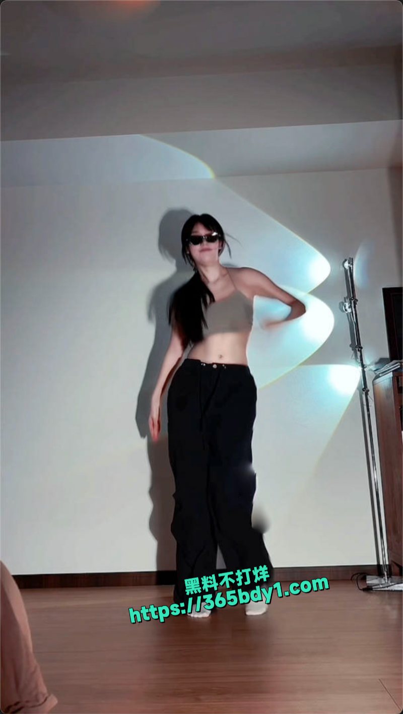 推特露脸福利姬艺校活泼美女7月全新资源1