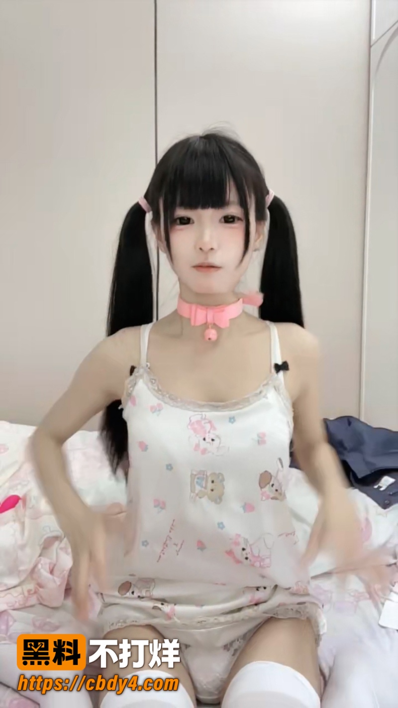 顶级双马尾软软咪 3