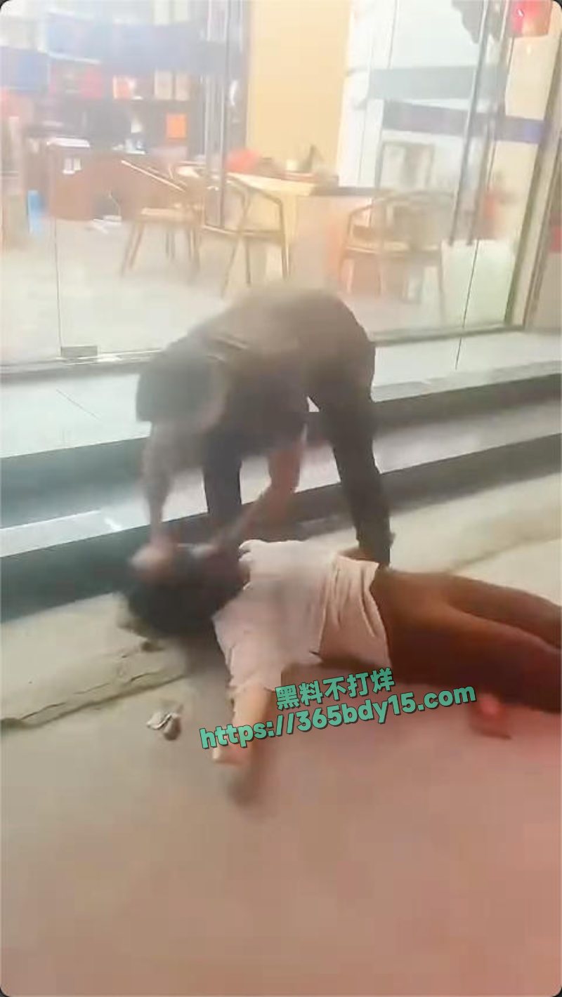 傻逼男为女友大钱却被分手暴力殴打女友8
