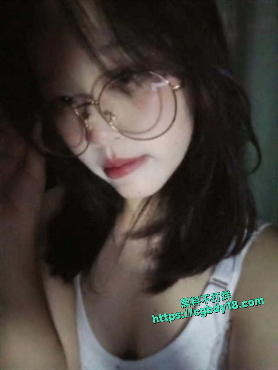 反差婊大学生 眼镜妹巨乳2