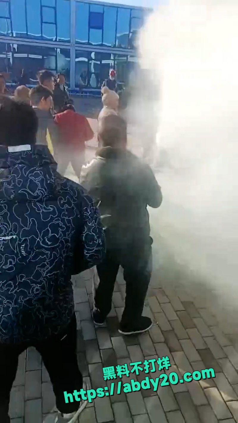 神仙打架 灭火器对喷 5