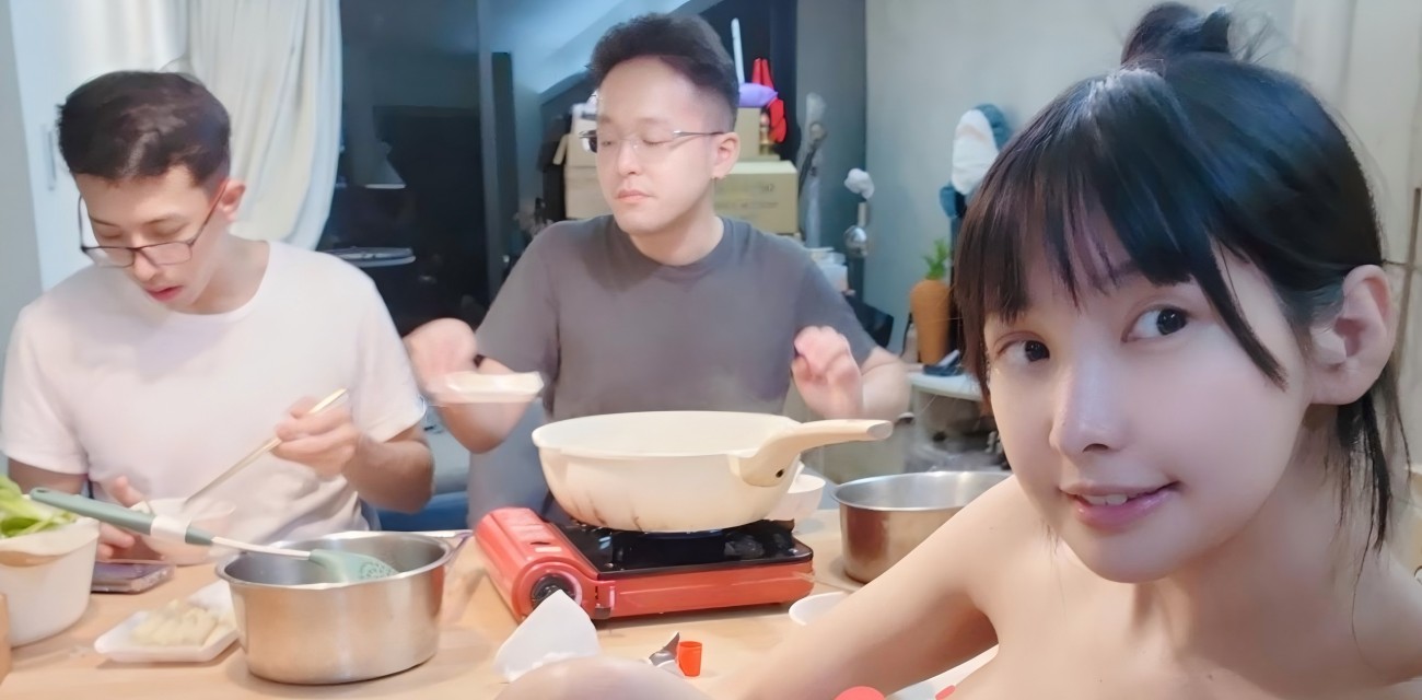 推特10万粉coser慕慕与双男友同居 揭秘双男友的热肠性爱方式