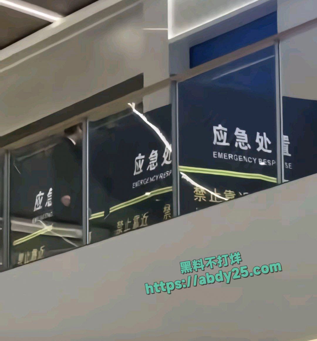 江西南昌万象城突发持刀行凶事件 2