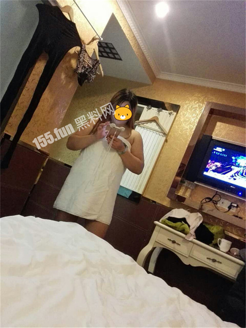 偷会丰满人妻炮友.jpg