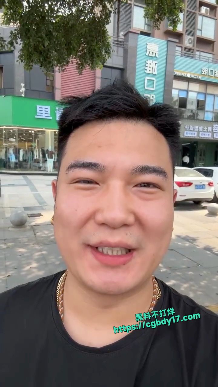 德阳妈逼哥火出圈  一边让人讲素质 一边妈逼挂嘴边5