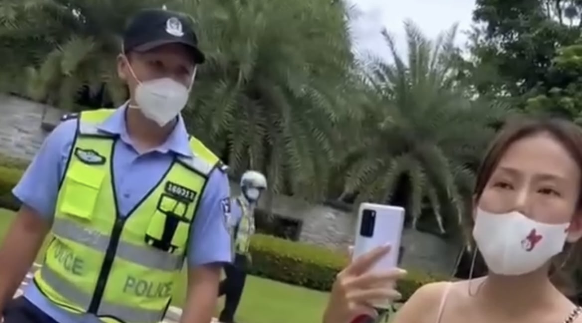 三亚疫情平胸女子不穿内衣闯卡事件