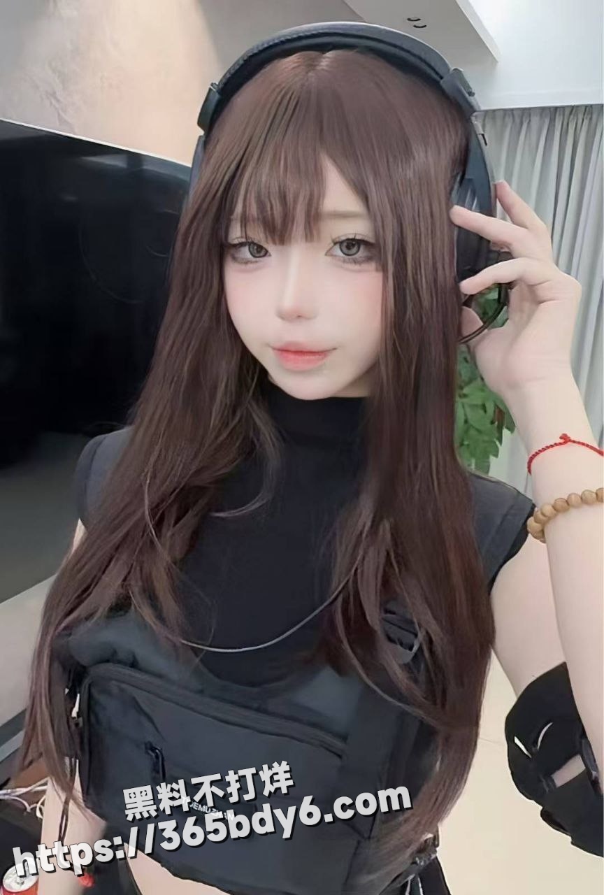 二次元知名女Coser高中萌妹露出自慰2