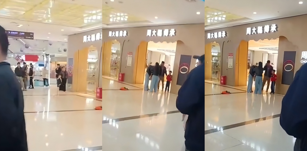 梧州旺城广场大戏 原配怒抓小三头发 出轨男傻站打电话 孩子都懵吓了