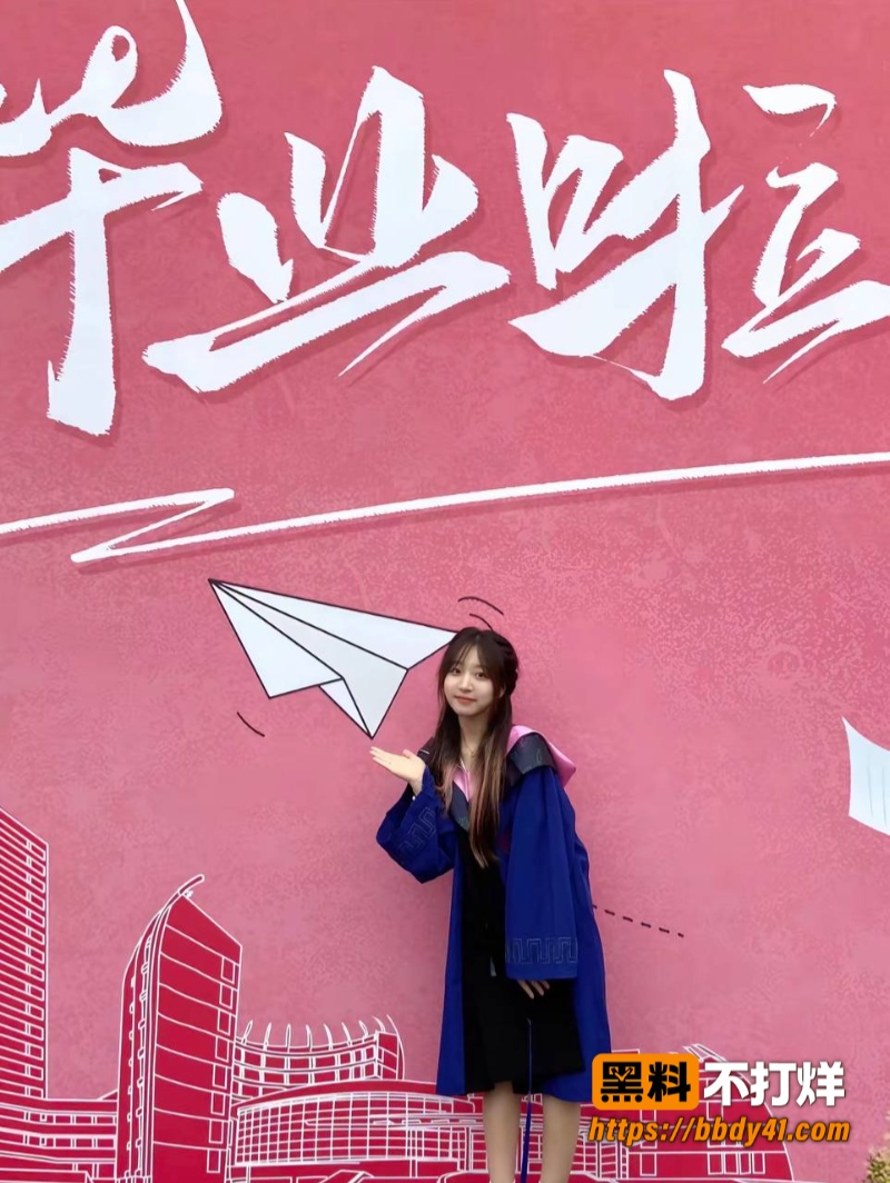 上海女孩李晓萌的私密视频