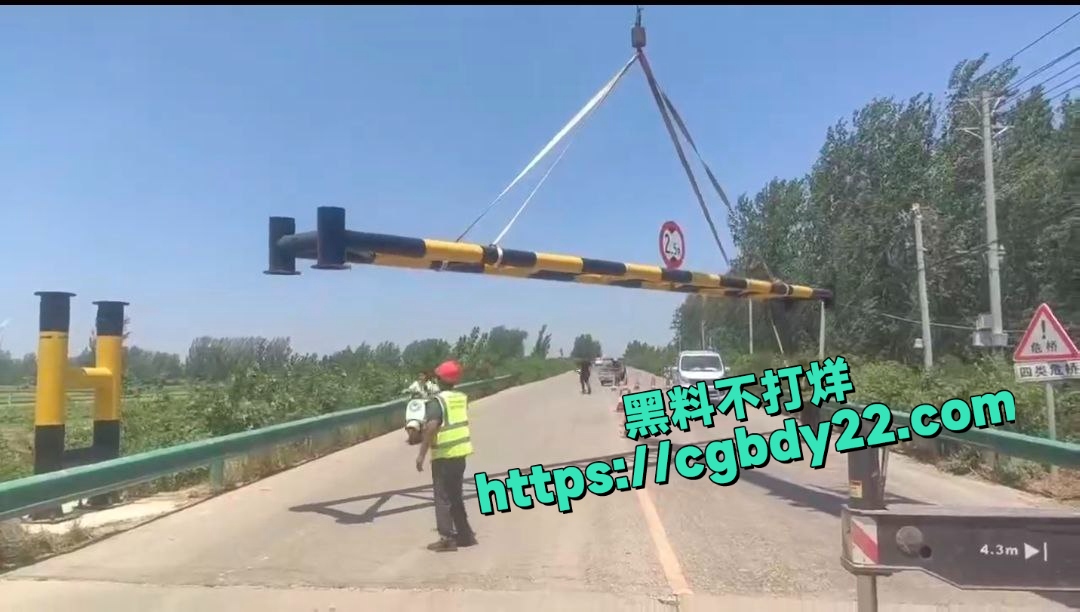 安徽亳州市谯城区205国道，安装限高杆2.5米，出大事故6