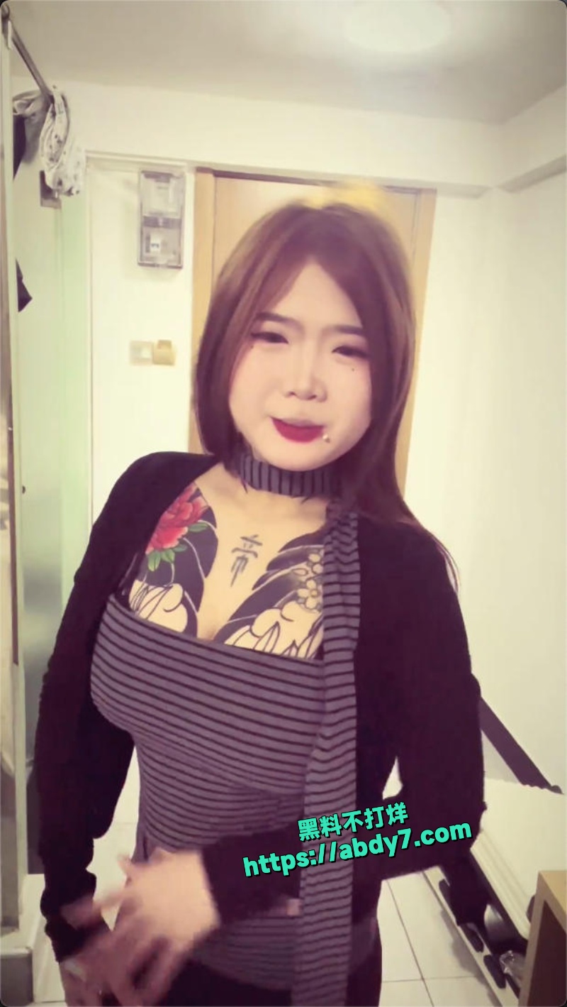 快手精神小妹小思琪大尺度私拍流出 1