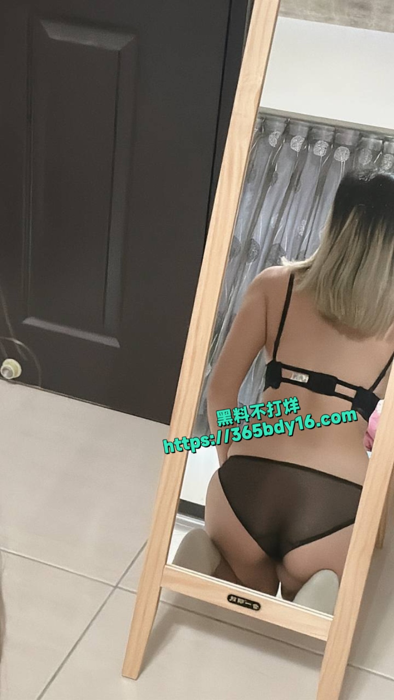 手臂有纹身的反差婊巨乳妹子10