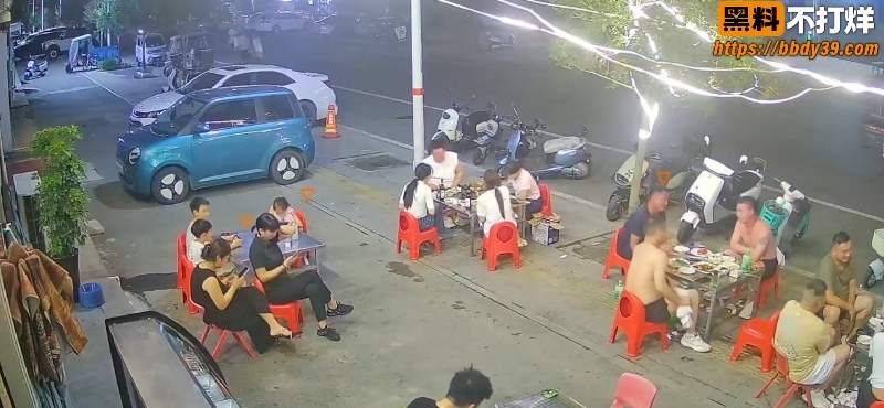 河南漯河夜市车辆冲撞 1