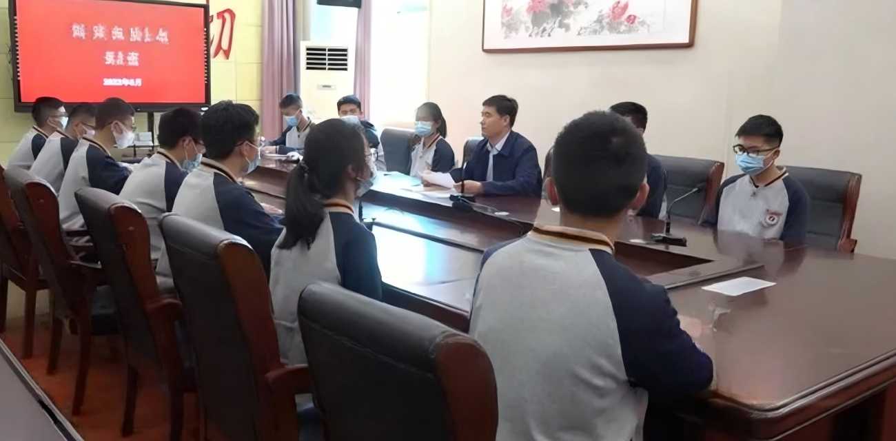 16岁学霸姜博锴跳楼身亡 苏北沭阳中学强制选科压垮梦想 是教育还是摧残？