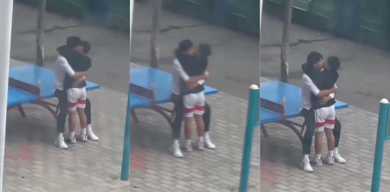 学校一对gay光天化日亲热偷拍泄密 大胆秀恩爱无视世俗眼光 激情缠绵尺度炸裂