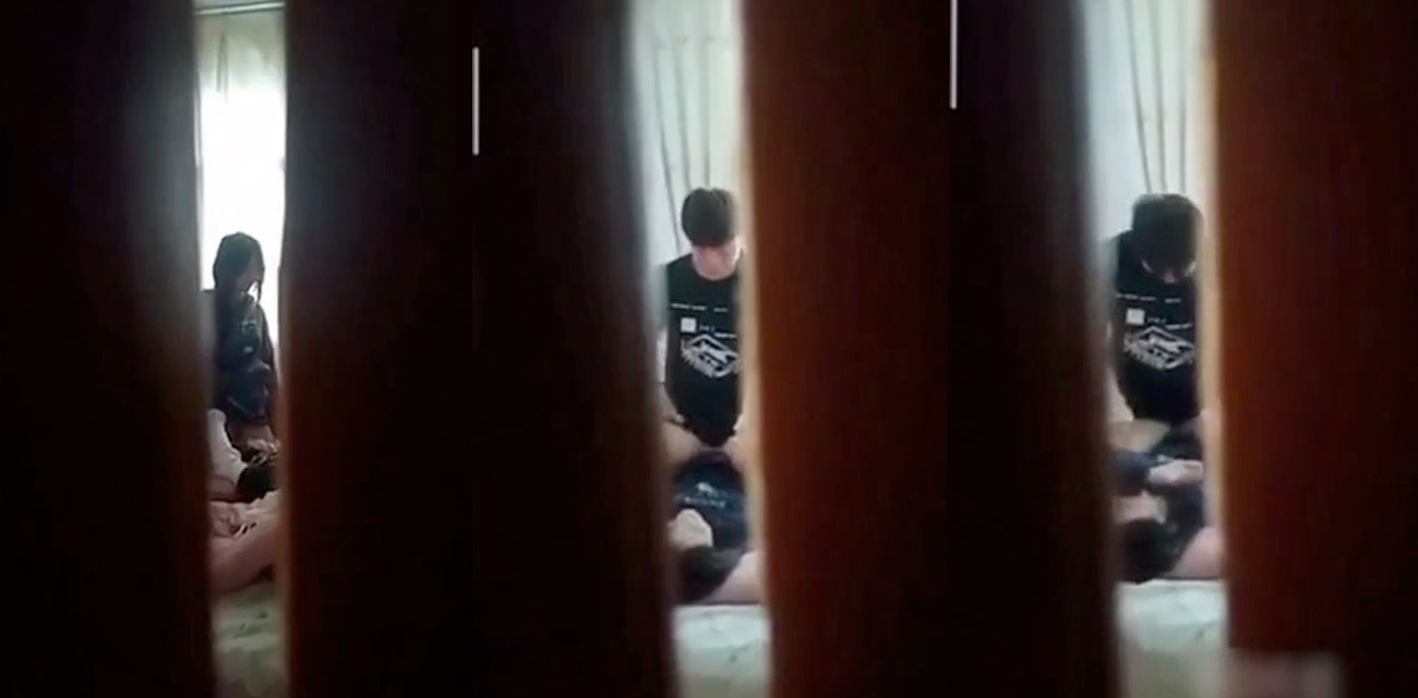 合租房遇上中国好室友 带女友回家操逼故意不关门 春光乍泄大饱眼福