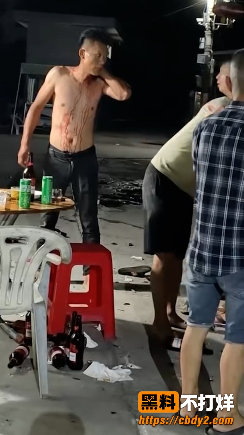 半夜烧烤摊前 1
