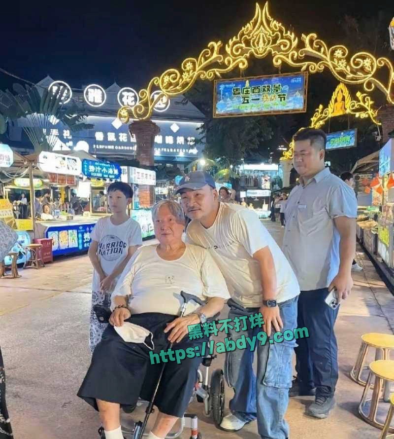 娱乐圈明星集体逆生长遭网友质疑 8