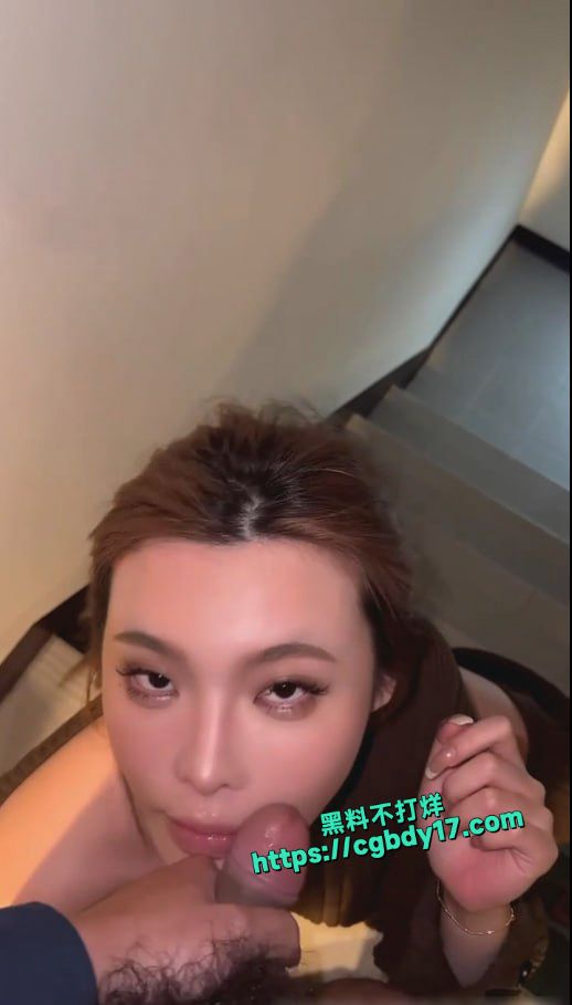 巨乳健身母狗 kitty 电梯门一开就看到我在被抽插5