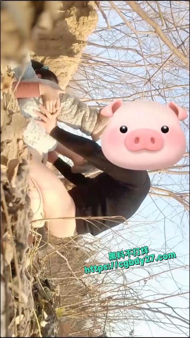 爸妈外出打工大西北某村长哄骗威胁高中生黄土地上啪啪5