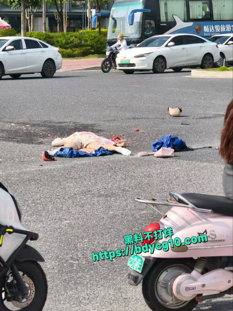车祸年轻的女孩子头直接爆炸了1