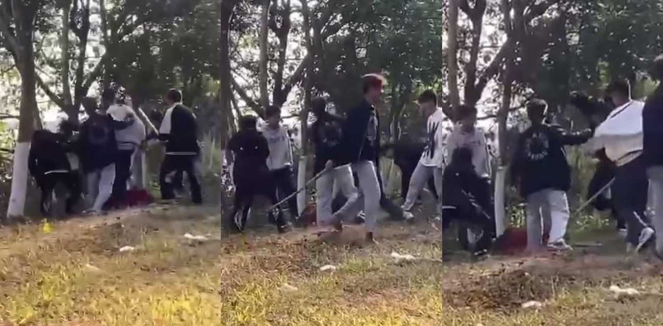 精神小伙群殴男生 以少欺多拳打脚踢 暴力现场受害者被动挨打多次倒地