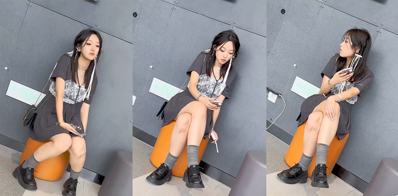 颜值非常在线的百褶裙小姐姐的内内是什么颜色 大神亲自抄底给你看