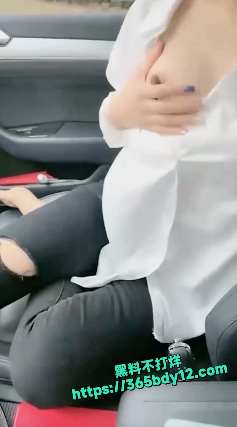 约大一骚学妹户外车震做爱1