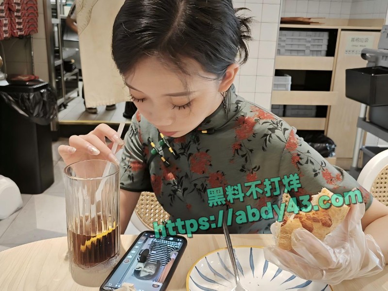 夜店领舞摇子小太妹2